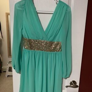 Elegant Mint Long Sleeve Dress with Gold Accent